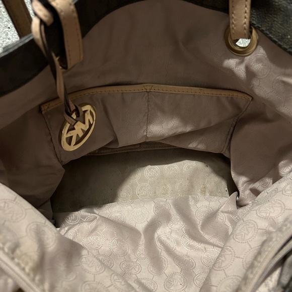 Micheal Kors Purse - Picture 2 of 2